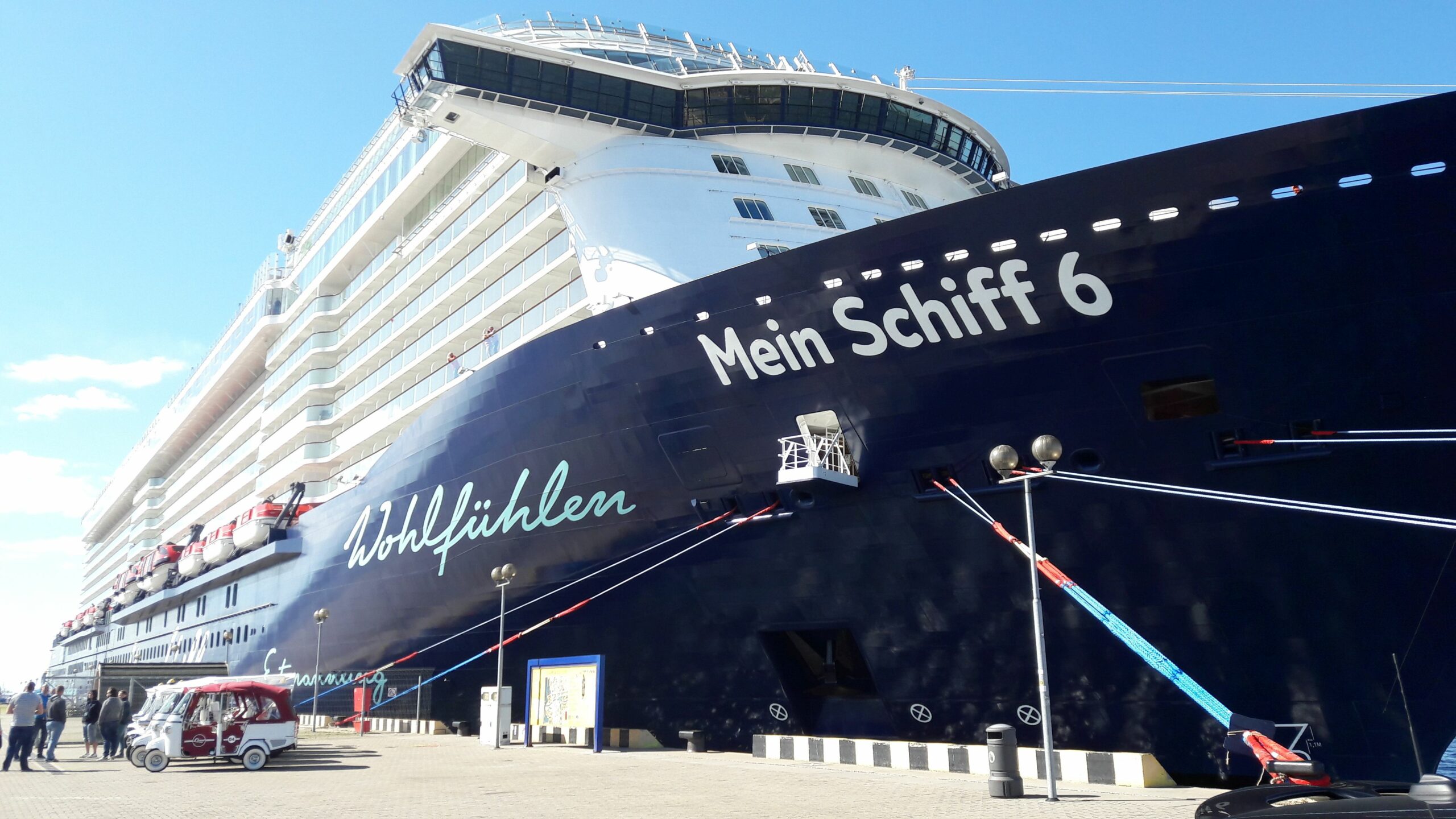 Klaipėdos uoste vieši naujutėlaitis kruizinis laivas „Mein Schiff 6“
